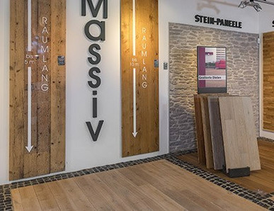 Massivholzdielen in Holzland Klatt Ausstellung